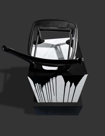 Schwindender schwarzer Stuhl