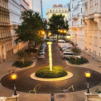 Projekt - Gerngross-Säule von Franz West 