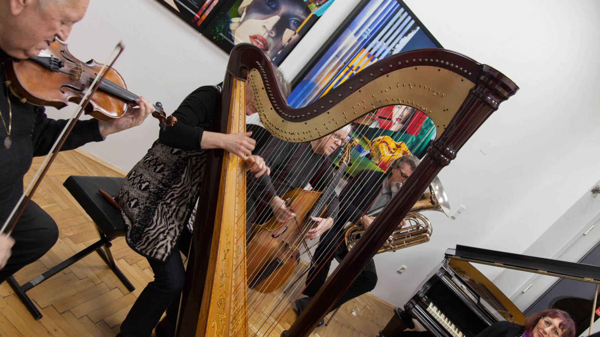 Impressionen vom stimmungsvollen, bestens besuchten Gedenk-Konzert am 30.12.2015 in der BURN-IN Galerie