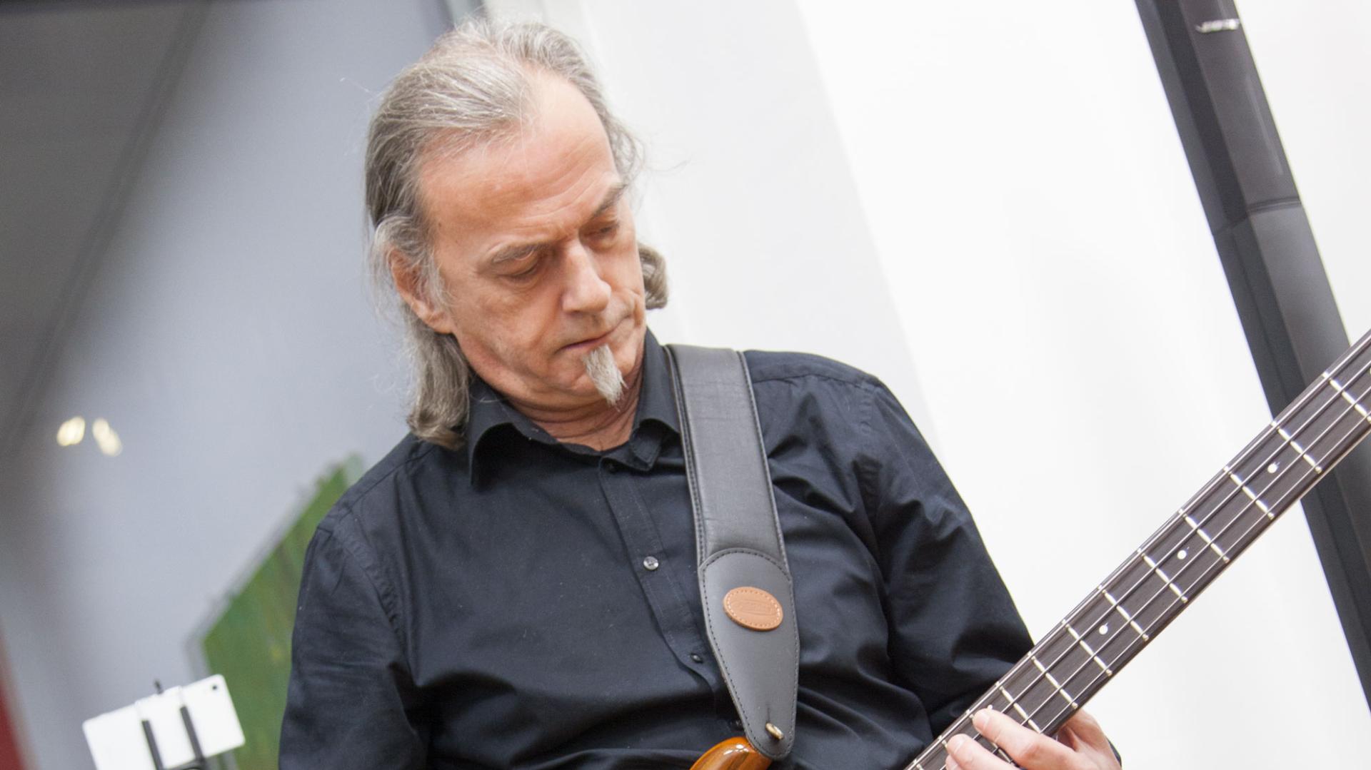 Impressionen vom stimmungsvollen, bestens besuchten Gedenk-Konzert am 30.12.2015 in der BURN-IN Galerie