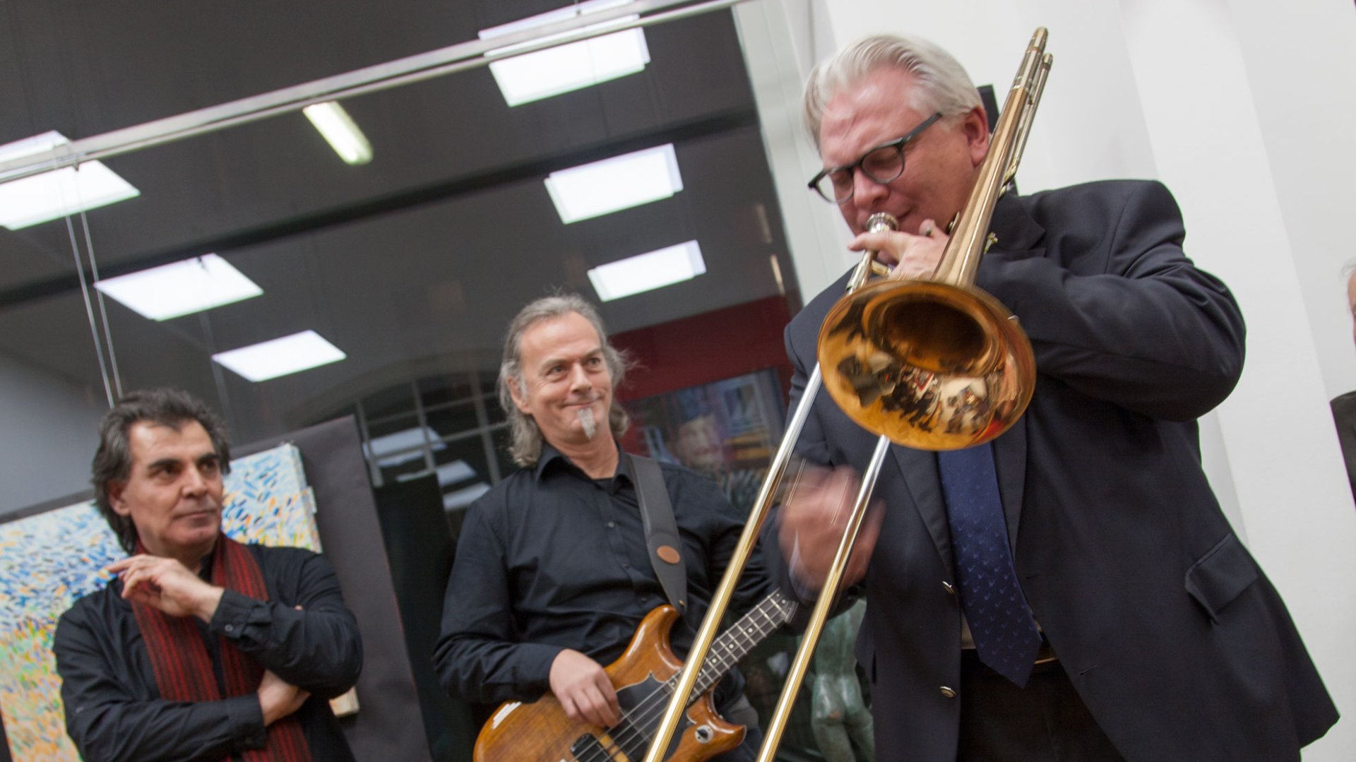 Impressionen vom stimmungsvollen, bestens besuchten Gedenk-Konzert am 30.12.2015 in der BURN-IN Galerie