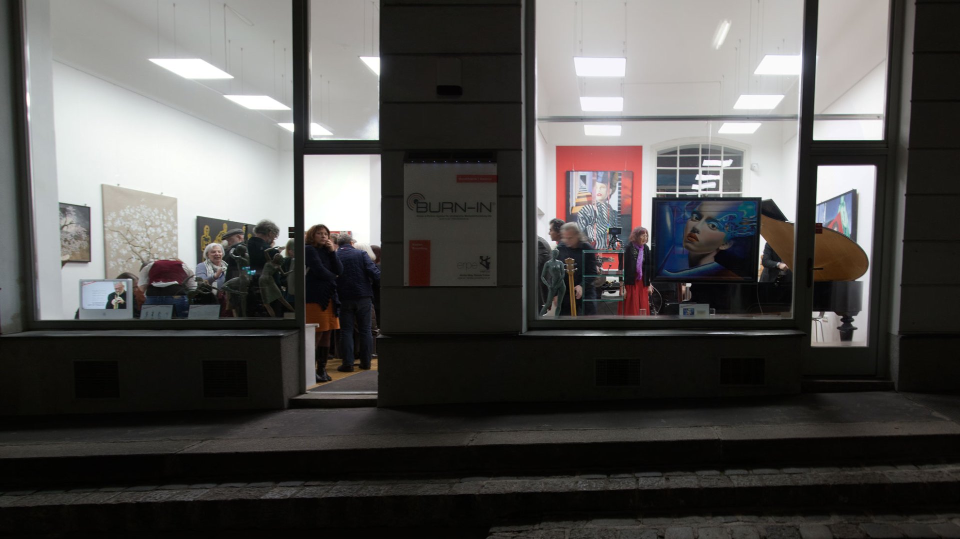 Impressionen vom stimmungsvollen, bestens besuchten Gedenk-Konzert am 30.12.2015 in der BURN-IN Galerie