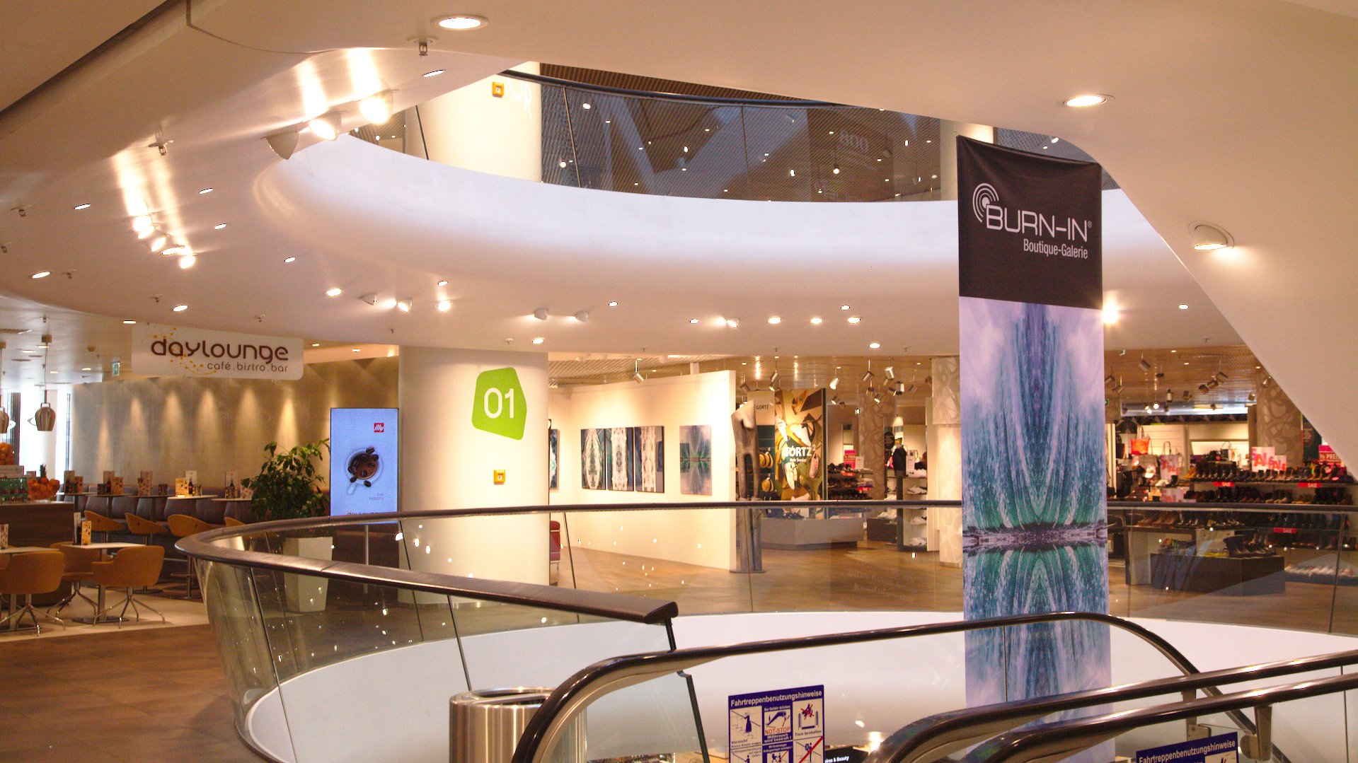 BURN-IN | Bespielung des Gerngross Atriums mit Originalkunst