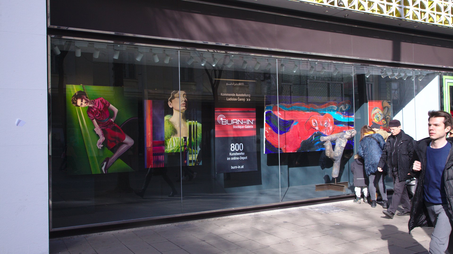 BURN-IN Auslage auf der Mariahilfer Straße | Gerngross