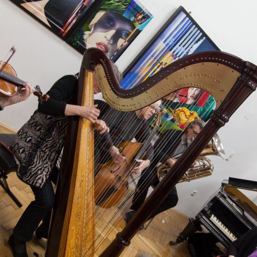 Impressionen vom stimmungsvollen, bestens besuchten Gedenk-Konzert am 30.12.2015 in der BURN-IN Galerie