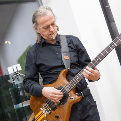 Impressionen vom stimmungsvollen, bestens besuchten Gedenk-Konzert am 30.12.2015 in der BURN-IN Galerie