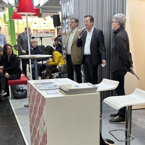 Theresia Niedermüller (BMKÖS) &amp; Benedikt Föger (Czernin Verlag)