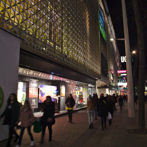 BURN-IN Auslage auf der Mariahilfer Straße | Gerngross