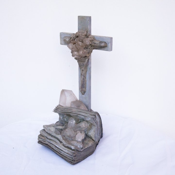 Kreuz mit Bergkristallen